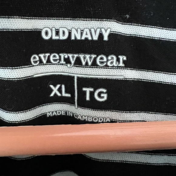 Old Navy t-shirt - Picture 3 of 3